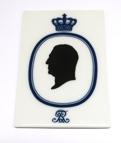Royal Copenhagen. Plaquette med Kong Frederik IX. Mål 13*9 cm