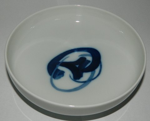 B & G bowl in porcelain by Henning Koppel