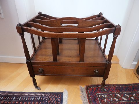 Reproduced canterburry in mahogany on wheels and with drawer, England approx. 
1940.