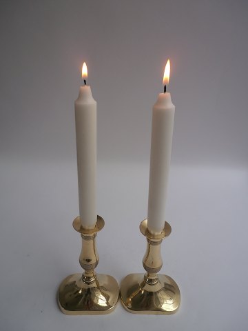1 pair of brass candlesticks, England approx. 1860.