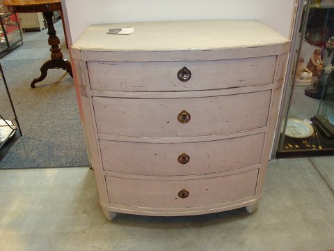 Gustavian chest of drawers from around the year 1780.  
5000m2 showroom.