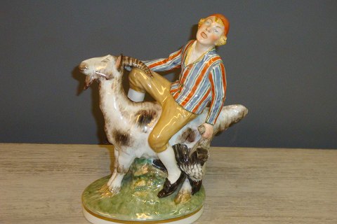 Rare Royal overglazed figurine No 1258. Numskull Jack.
5000 m2 showroom.