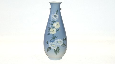 Kongelig Vase, Blå og Hvide Blomster,
Dek. Nr. 2920/4055