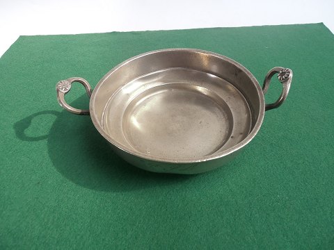 Ear bowl in tin, England 1880.