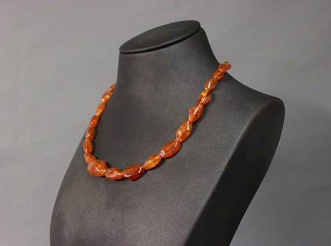Short amber necklace with simpel brass Lock.
5000m2 showroom.