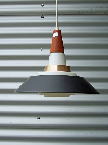 Loftslampe i kobber og sortlakeret metal