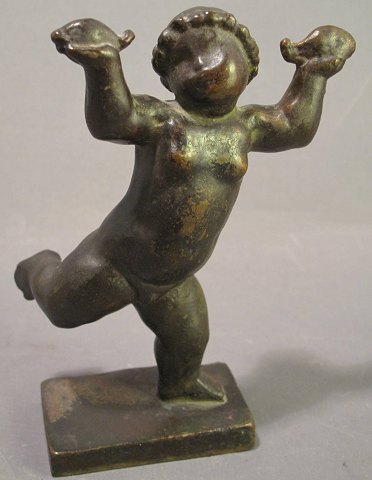 bronze figur af en lille tyk dreng