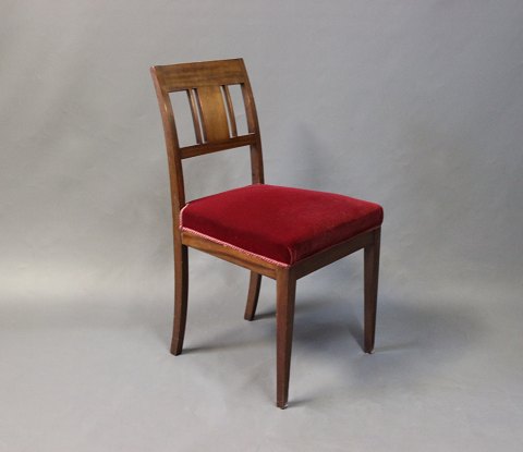 Antique chair in mahogany with red upholstered seat from 1910 in the style late 
Empire.
5000m2 showroom.