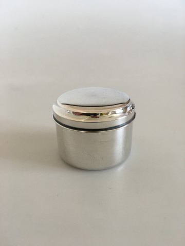 Nice little round pillbox in Silver
