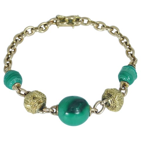 Bracelet of 18k gold, set with malachite