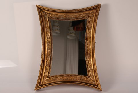 Antik  forgyldt spejl
Forgyldt ramme
med konveks form