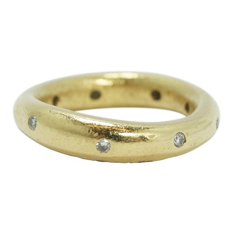 Ole Lynggaard, Charlotte Lynggaard; Love ring no. 4 with nine diamonds, 18k gold