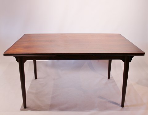 Dining table in rosewood with dutch leaves designed by Omann Junior in the 
1960s.
5000m2 showroom.
