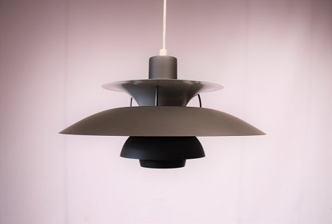 PH5 lampe designet af Poul Henningsen i 1958 og fremstillet af Louis Poulsen.
5000m2 udstilling.