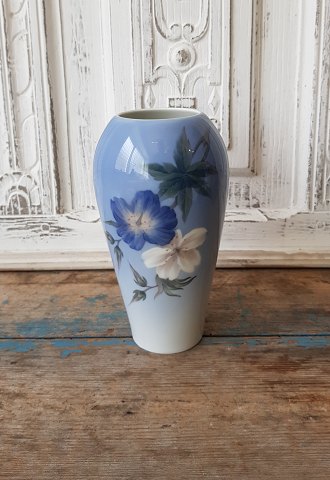 Royal Copenhagen vase no. 2679/295