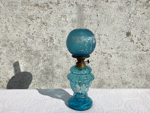 Olie lampe
Blåt glas med blomster motiv
*625kr