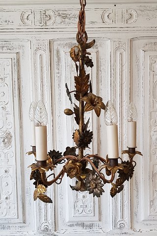 1800tals fransk femarmet lysekrone dekoreret med blomster og blade