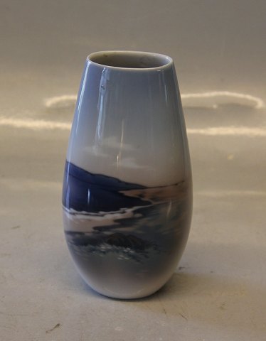 Lyngby 101-1-79 Oval Vase 14 cm Vandkants landskab

