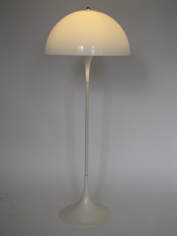 Verner Panton
Panthella
Stehlampe
Acryl und Chrom