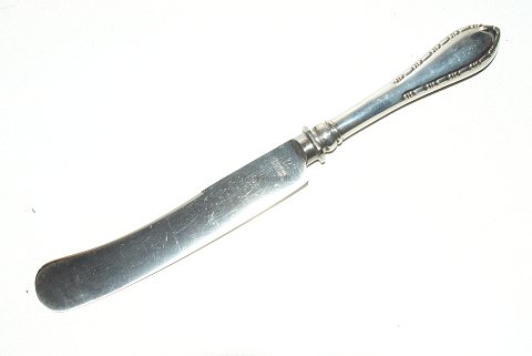 Dinner Knife New Pearl Series 5900, (Perlekant Cohr) Danish silver cutlery
Fredericia silver
Length 26 cm.
SOLD