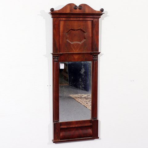 Spejl i ramme af mahogni
 - Kr. 950,-