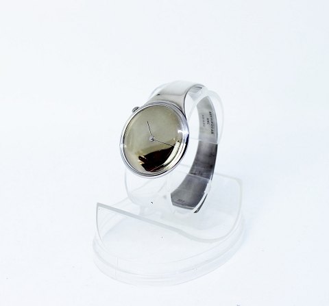 Bangle watch of 925 sterling silver by Jan Stockmarr for Ole Mathiesen with 
quartz.
5000m2 showroom.