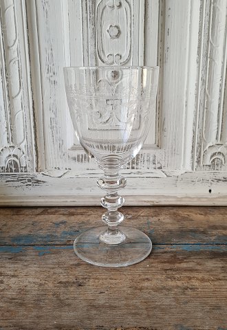 Cup glass with etched decoration 23 cm.