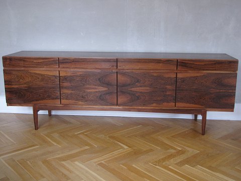 Fa66
Sideboard
Rosewood
Ib Kofod Larsen