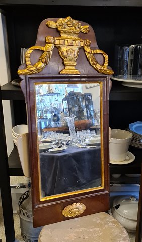 Beautiful 1800s mirror in wood with gilding. 36 x 74 cm.