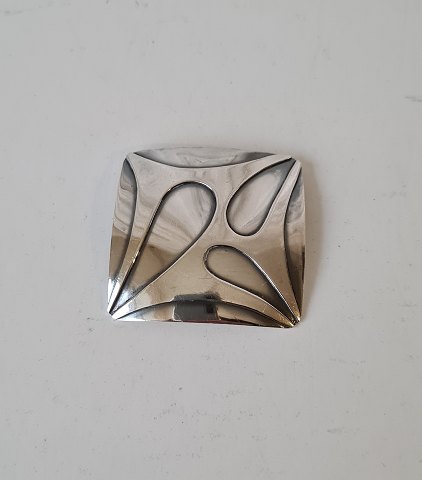 Beautiful silver brooch in a modern design by Henrik Skjønnemand Larsen