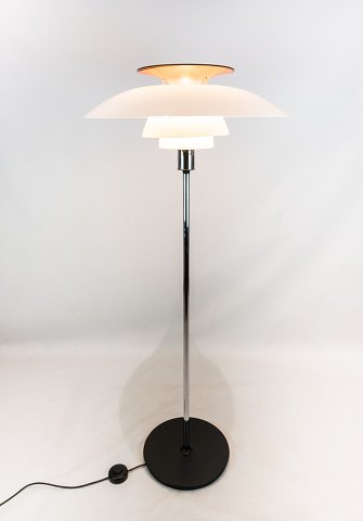 PH80 gulvlampe designet af Poul Henningsen og fremstillet af Louis Poulsen.
5000m2 udstilling.