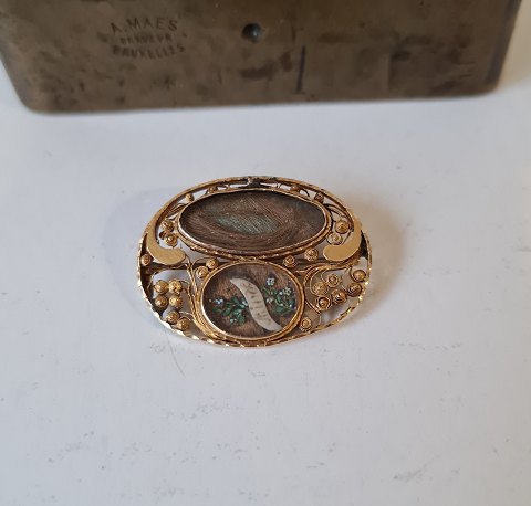 1800tals broche i 14 kt guld af Carl August Etzerodt 1786-1865 - Minde broche 
med hårlok