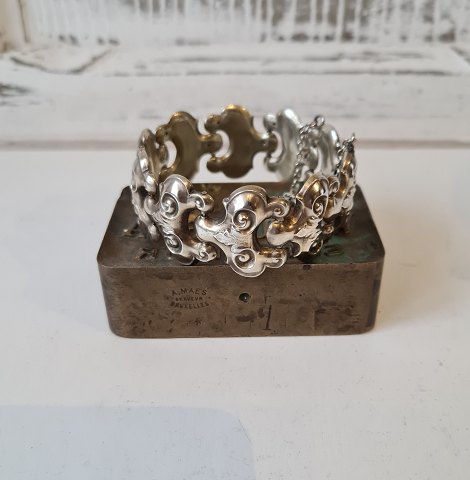 Antique bracelet in silver around 1855