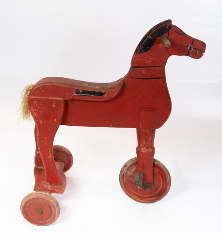 Antique three wheeled bike horse in red color from the 1930s.
5000m2 showroom.