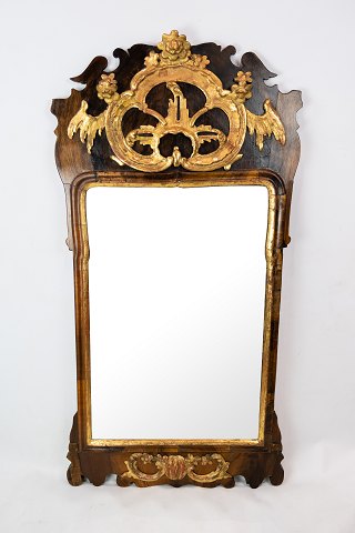 Spejl i Rokoko stil og nøddetræ fra omkring 1740.
5000m2 udstilling.
