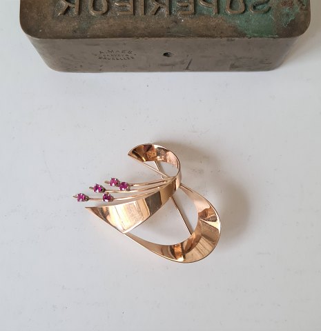 Vintage broche i 14 kt guld med 5 rubiner