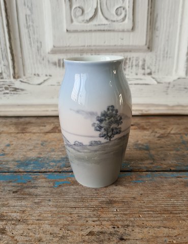 B&G vase dekoreret med landskabsmotiv no. 8674/255 - 12 cm.