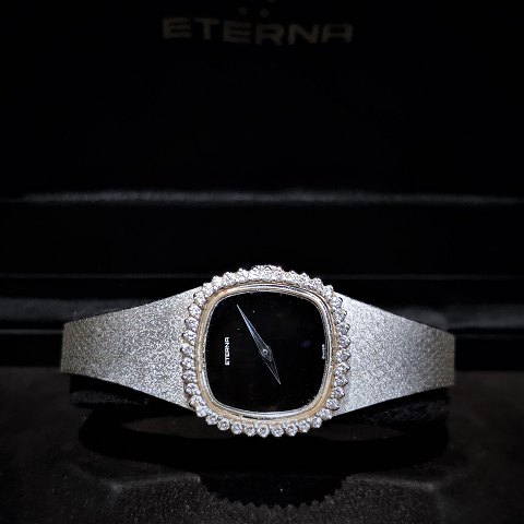 Eterna; Dameur af 18 kt. hvidguld med 40 diamanter