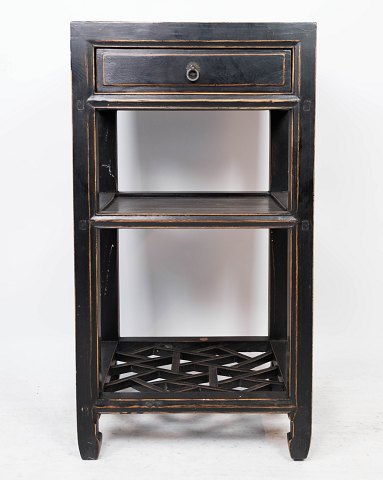 Chinese side table of black painted wood with patina from around the 1920s.
5000m2 showroom.