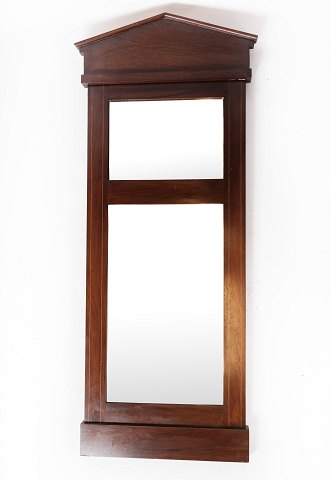 Tall mirror of mahogany, in great antique condition. 
5000m2 showroom.