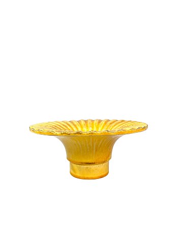 Ceramic dish with a yellow glaze by Herman A. Kähler from the 1940s.
5000m2 showroom.
Great condition
