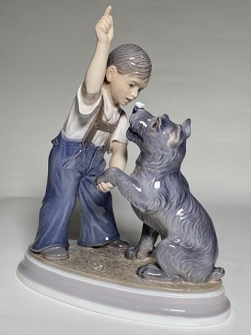 Boy with dog
Porcelain
Dahl Jensen