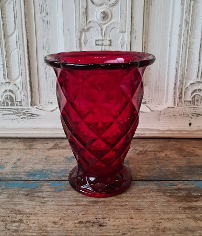 Flower glass in ruby red glass from Fyens Glasvork 1924