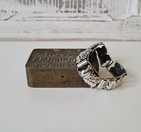 Beautiful silver bracelet in beautiful Jugend style