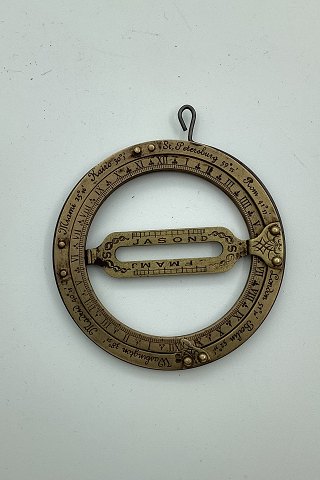 Equinotical Sundial, Lomme Solur
Måler 5,8cm / 2.28 inch