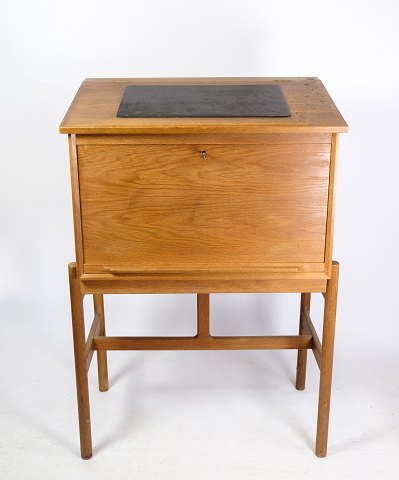Desk - Oak - Rosengran Hansen - 1960
Great condition
