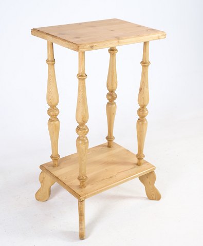 Side table, pine, 1920
Great condition
