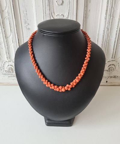 Vintage coral necklace