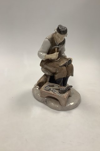 Bing og Grondahl Figurine of Shoemaker No 2228