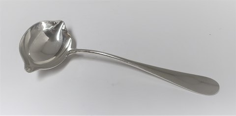 Michelsen. Ida. Soßenlöffel. Entwurf: Ole Hagen. Sterling (925). Länge 19,5cm.